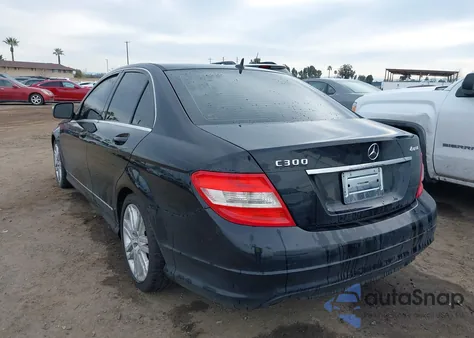 2009 Mercedes-Benz C 300 Luxury 4Matic/Sport 4Matic z USA, uszkodzony, nr VIN WDDGF81X79F281964